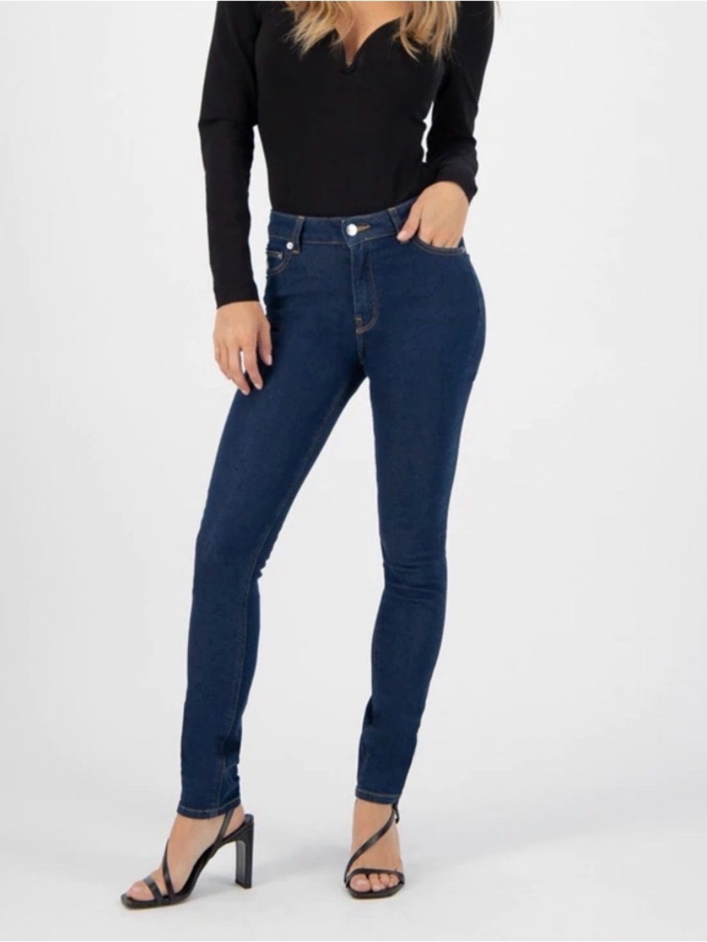 NWOT Skinny Hazen Mudd jeans in color strong blue